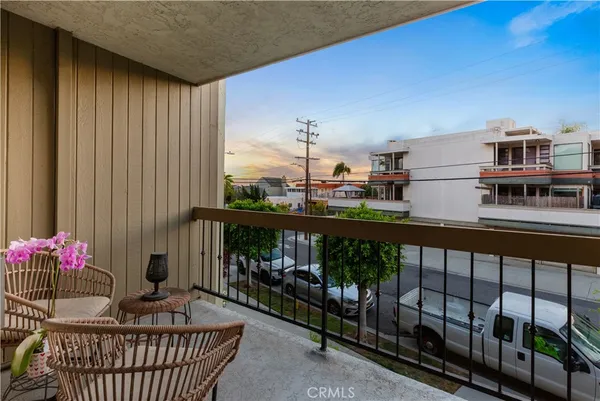$629,000 | 2601 East 19th Street, Unit 4, Signal Hill, CA 90755