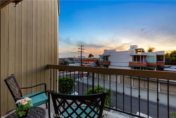 $629,000 | 2601 East 19th Street, Unit 4, Signal Hill, CA 90755