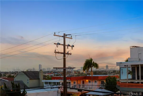 $629,000 | 2601 East 19th Street, Unit 4, Signal Hill, CA 90755