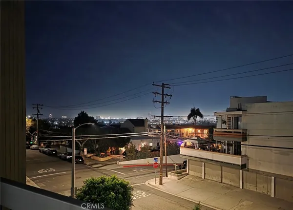 $629,000 | 2601 East 19th Street, Unit 4, Signal Hill, CA 90755