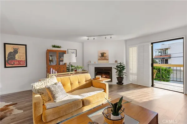 $629,000 | 2601 East 19th Street, Unit 4, Signal Hill, CA 90755