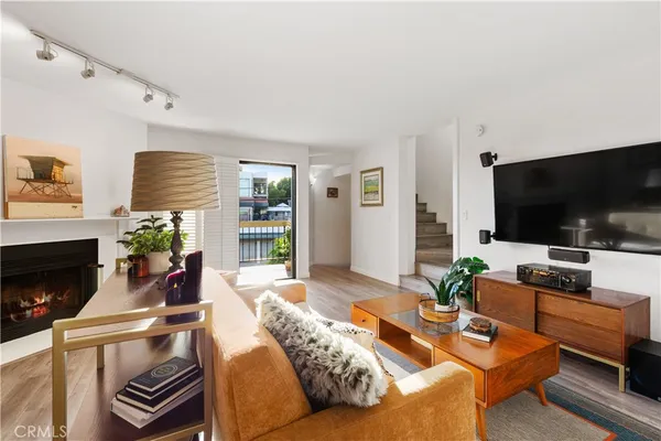$629,000 | 2601 East 19th Street, Unit 4, Signal Hill, CA 90755