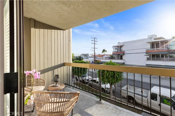 $629,000 | 2601 East 19th Street, Unit 4, Signal Hill, CA 90755