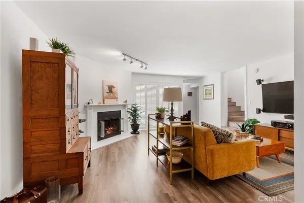 $629,000 | 2601 East 19th Street, Unit 4, Signal Hill, CA 90755
