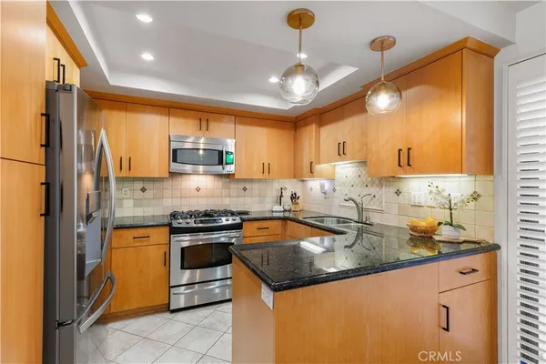 $629,000 | 2601 East 19th Street, Unit 4, Signal Hill, CA 90755