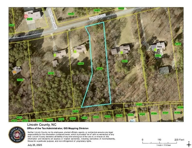 a view of a back yard