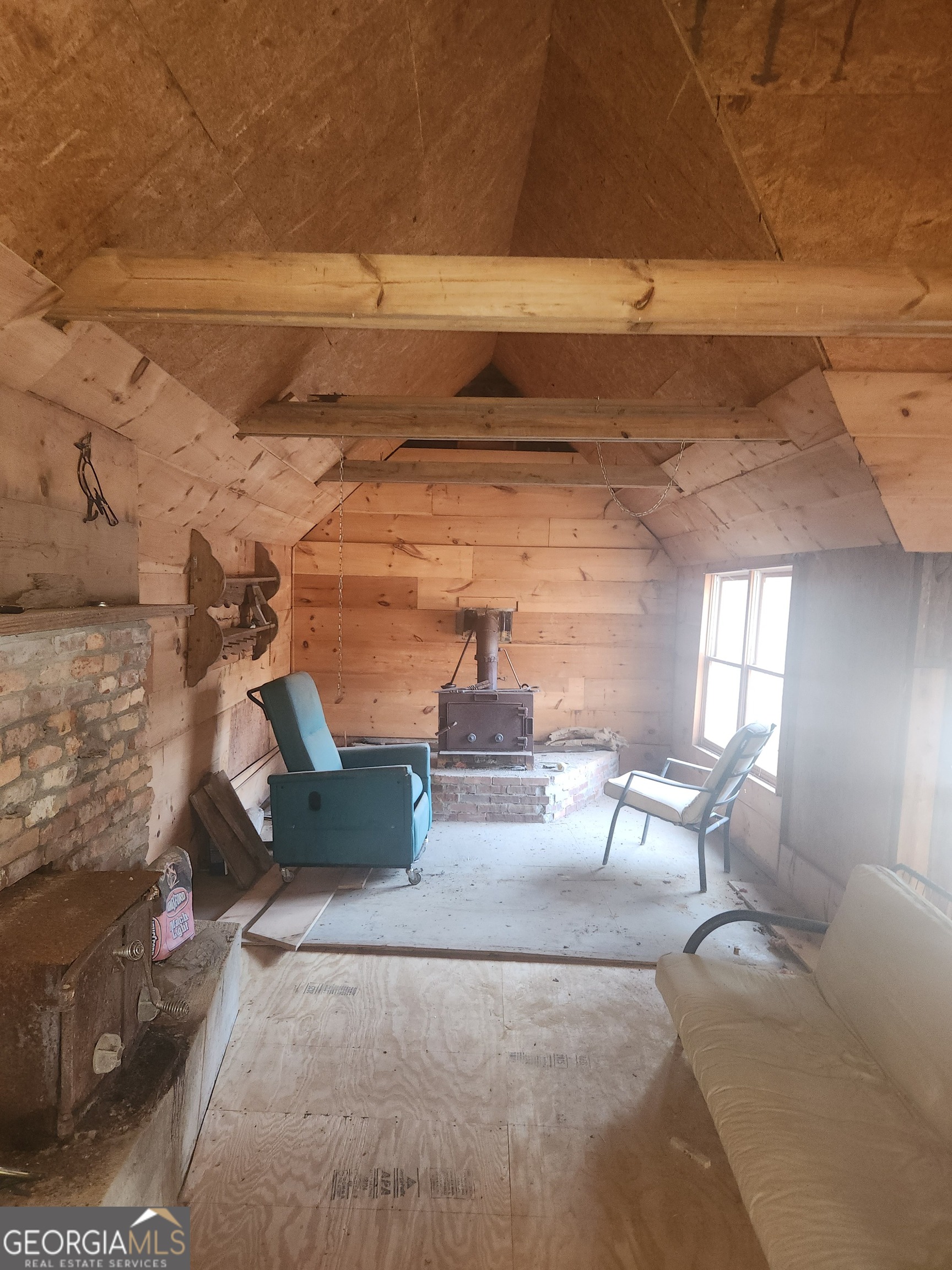 2911 Paradise Valley Road Cleveland, GA 30528 - Photo 3 of 8 a living room with furniture