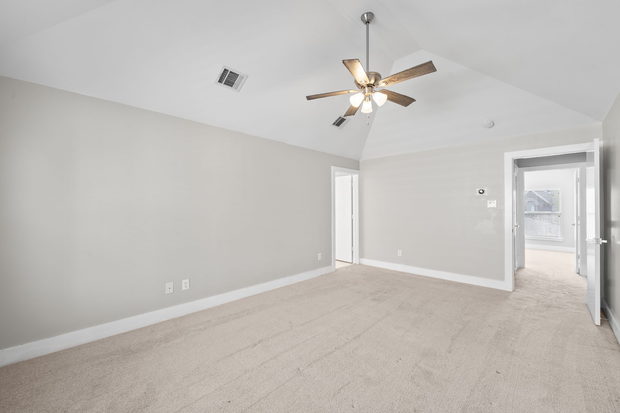 2154 Arabelle Street Houston, TX 77007 - Photo 35 of 45 Primary bedroom - Located on the third floor.