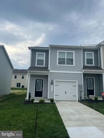 $1,900 | 27 Cramsford Street, Falling Waters, WV 25419