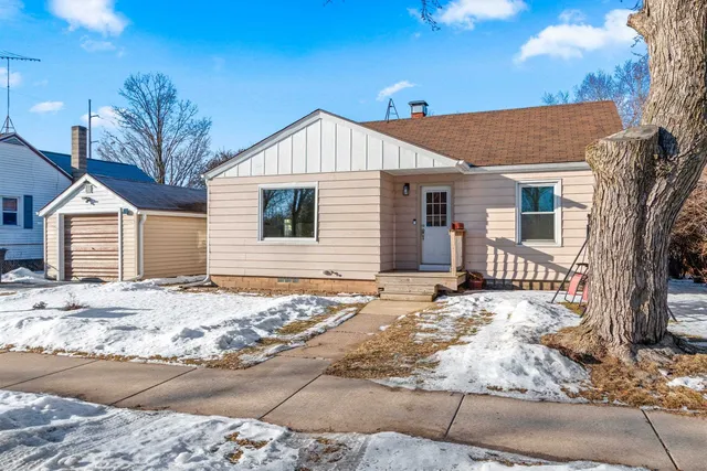 $165,000 | 725 Maiden Lane, Shawano, WI 54166