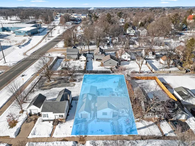 $165,000 | 725 Maiden Lane, Shawano, WI 54166