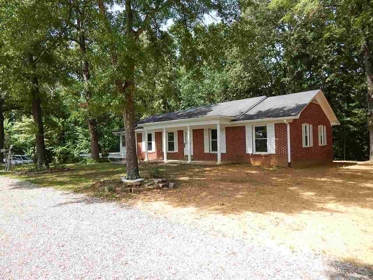 8405 Clifton Road Savannah, TN 38372 - Photo 3 of 25 Gallery Image 3