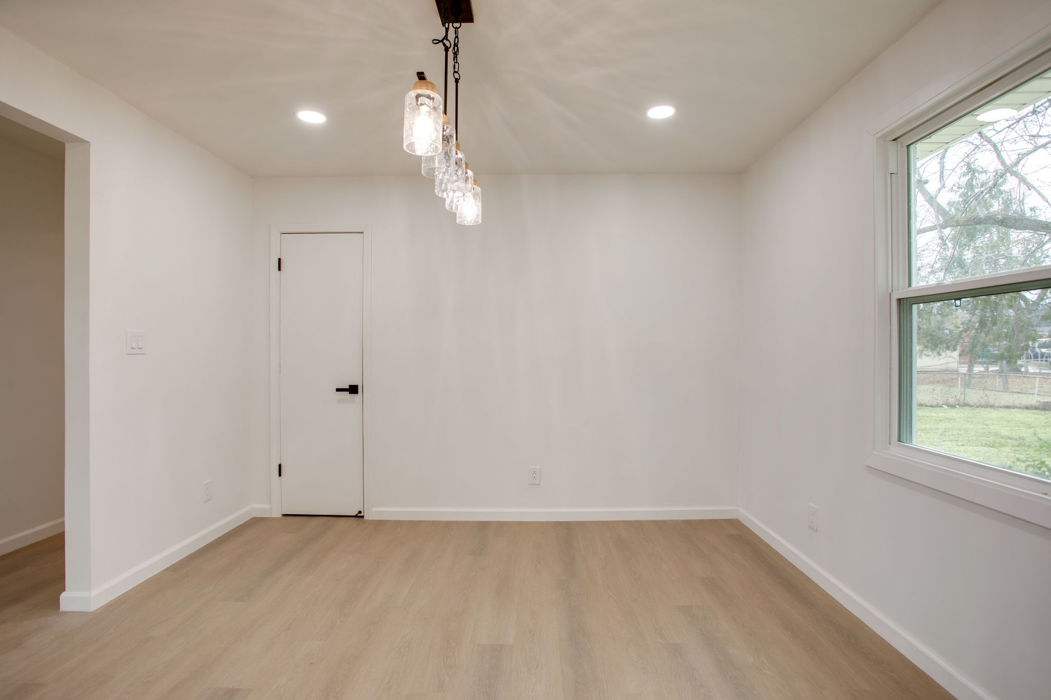 223 Hampton Road Columbia, TN 38401 - Photo 15 of 38 an empty room with a empty space and a window