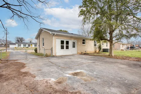 a view of a house with a backyard