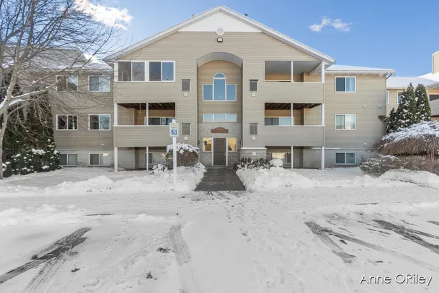 $180,000 | 8510 North Jasonville Court Southeast, Caledonia, MI 49316