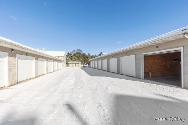 $180,000 | 8510 North Jasonville Court Southeast, Caledonia, MI 49316