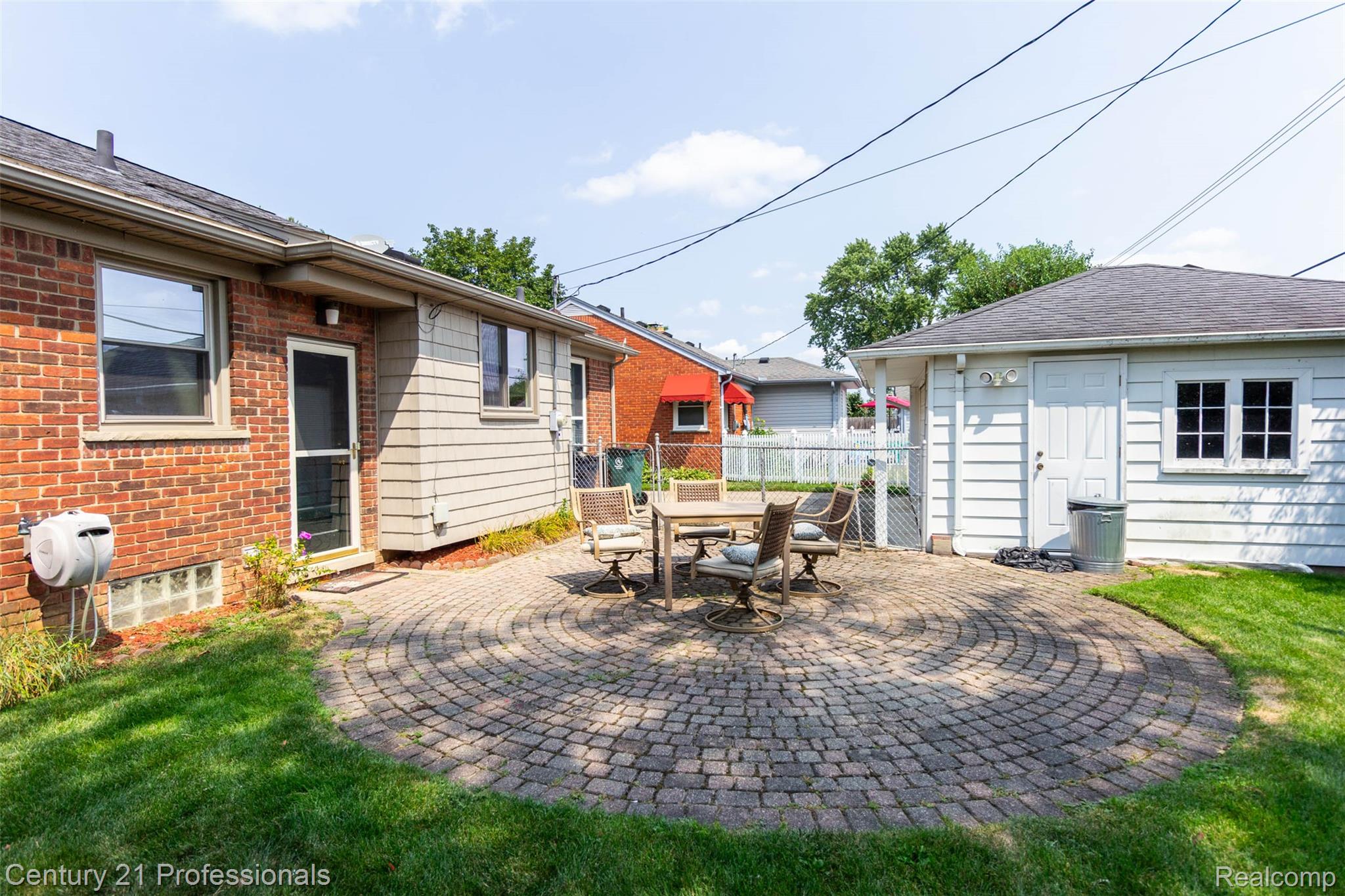 4133 Amherst Road Royal Oak, MI 48073 - Photo 32 of 33 yard (4).jpg
