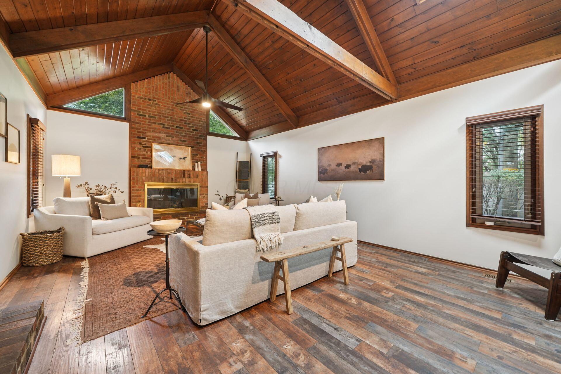 2756 Lear Road Upper Arlington, OH 43220 - Photo 7 of 58 Living Room