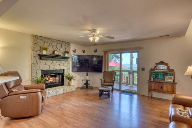 238 Ridge View Lane Hayesville, NC 28904 - Photo 3 of 48 Great Room