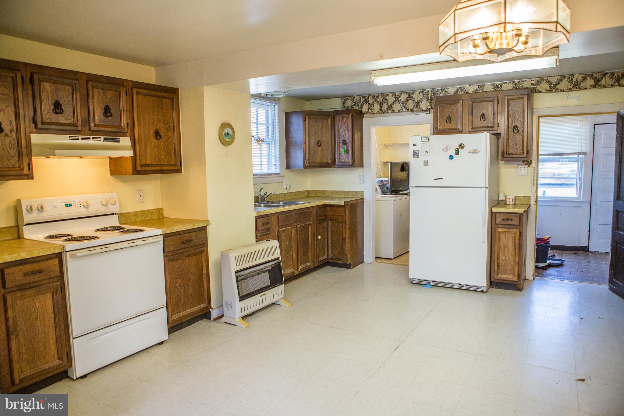 9017 Old Turnpike Road Culpeper, VA 22701 - Photo 5 of 19 Main Kitchen