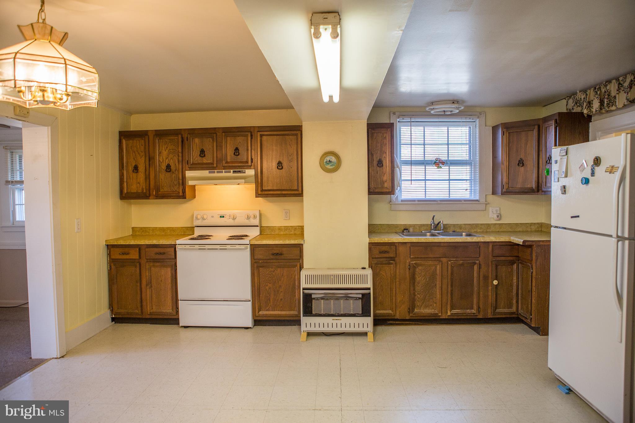 9017 Old Turnpike Road Culpeper, VA 22701 - Photo 6 of 19 Main Kitchen with lots of Space