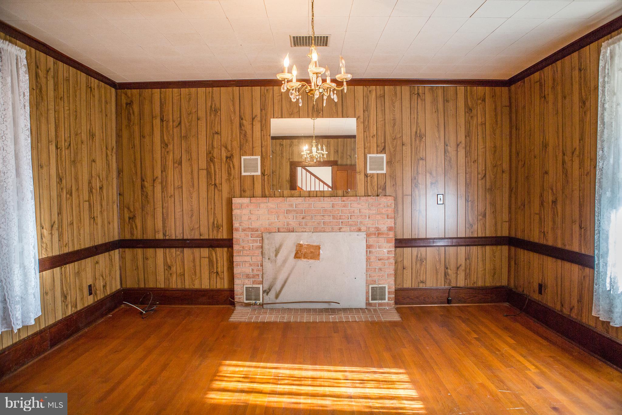 9017 Old Turnpike Road Culpeper, VA 22701 - Photo 8 of 19 Main Level Living Area