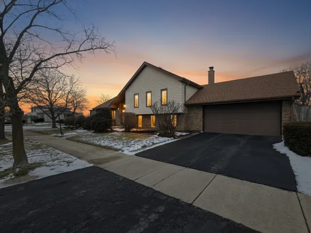 $239,900 | 339 South Dorchester Avenue, Glenwood, IL 60425