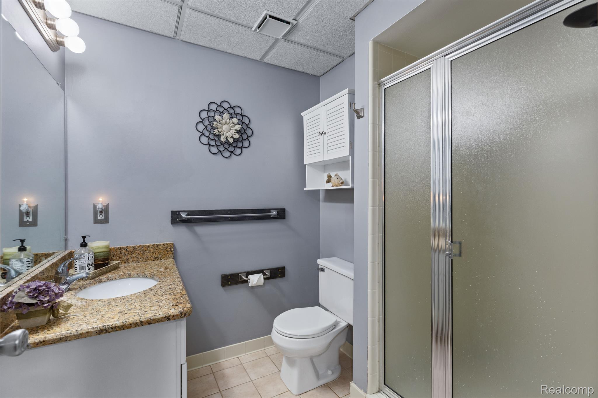 1424 Pebble Ridge Drive Rochester, MI 48307 - Photo 53 of 72 54 Lower level full bath
