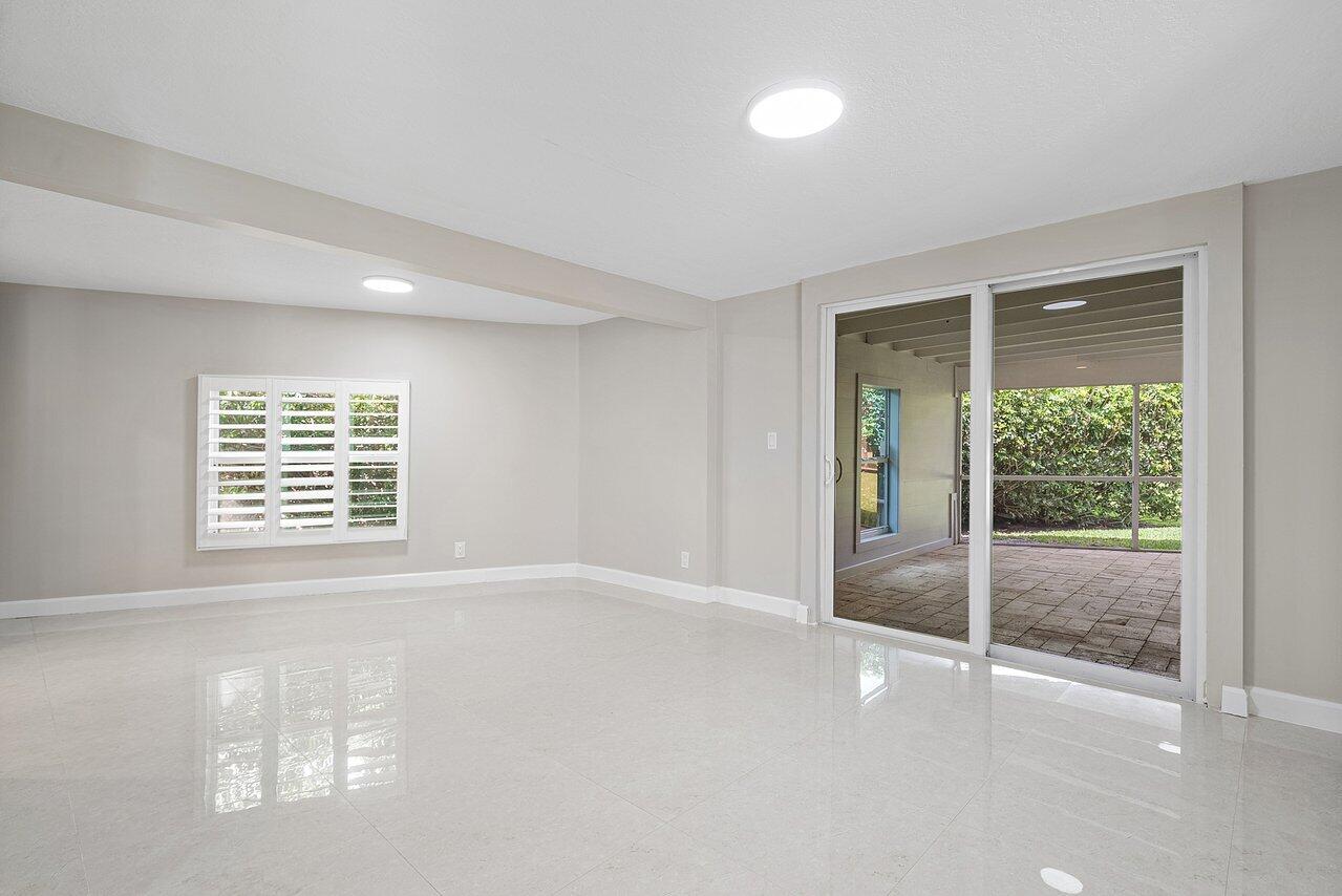 19635 Back 9 Drive Boca Raton, FL 33498 - Photo 10 of 37 014-19635Back9Drive-BocaRaton-FL-33498-S