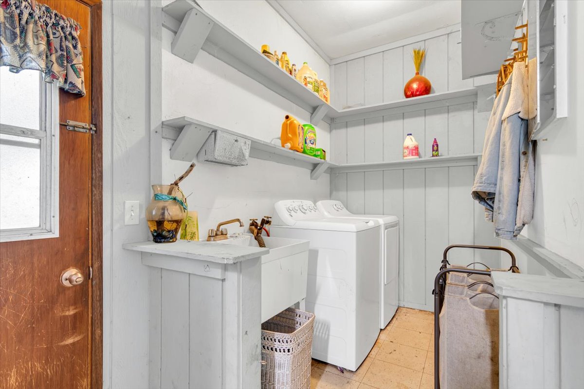18-4327 North Peck Road Mountain View, HI 96771 - Photo 12 of 30 a bathroom with a sink and toilet
