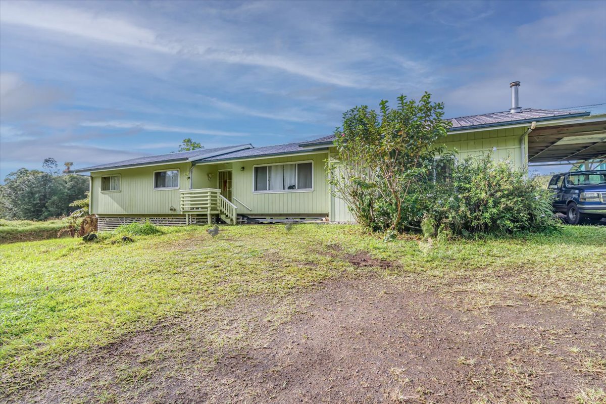 18-4327 North Peck Road Mountain View, HI 96771 - Photo 20 of 26 a front view of house with garden