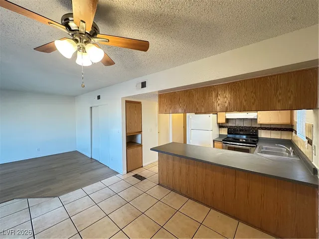 $1,075 | 1904 Lirio Way, Unit D, Las Vegas, NV 89108