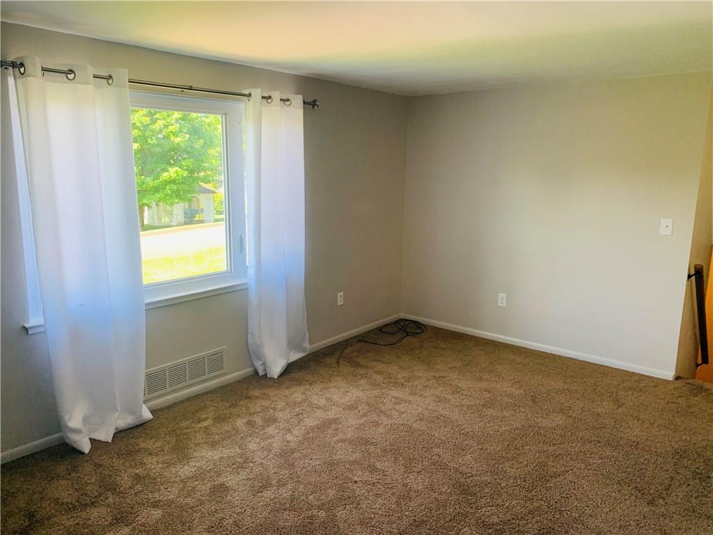 9909 Walker Road Elizabeth, PA 15037 - Photo 5 of 25 Living Room