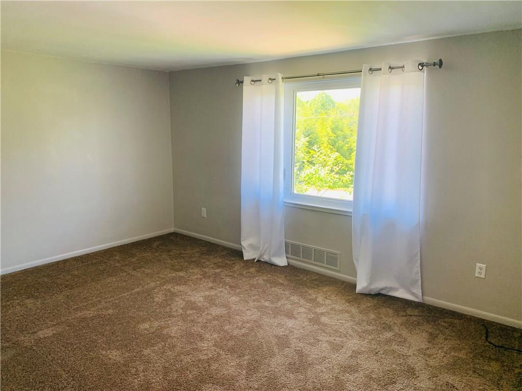 9909 Walker Road Elizabeth, PA 15037 - Photo 6 of 25 Living Room
