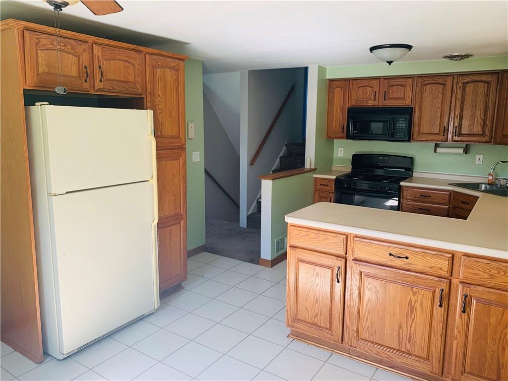 9909 Walker Road Elizabeth, PA 15037 - Photo 10 of 25 Eat-in Kitchen