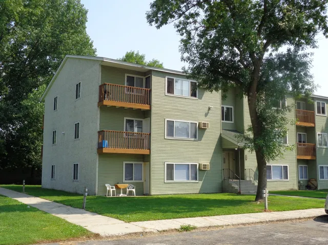 $750 | 808 Evergreen Avenue, Unit 103, Olivia, MN 56277