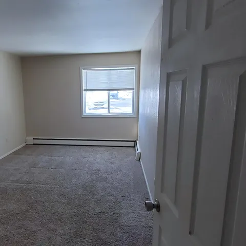 $750 | 808 Evergreen Avenue, Unit 103, Olivia, MN 56277