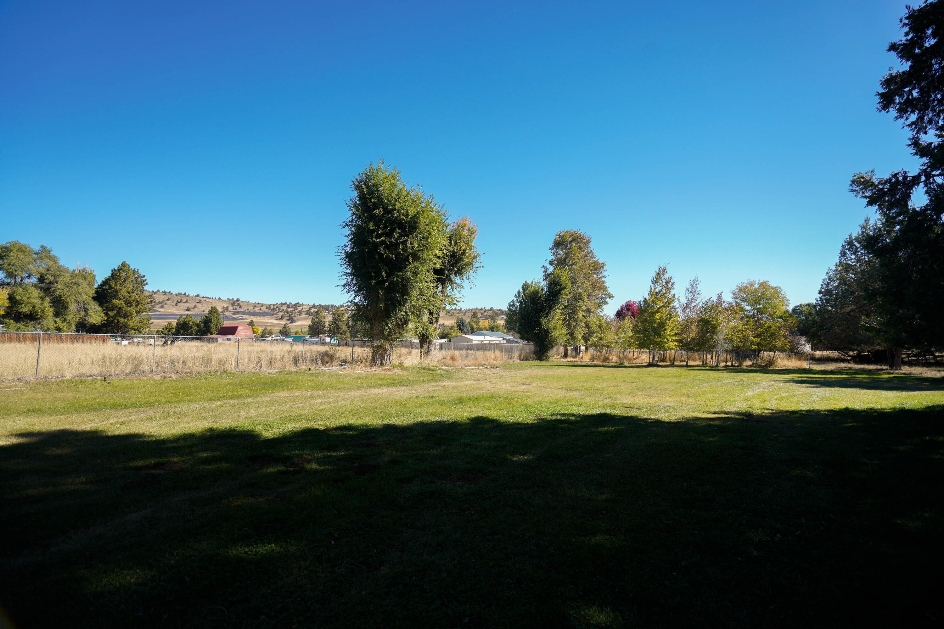 2919 Orindale Road Klamath Falls, OR 97601 - Photo 31 of 37 28 large fenced yard