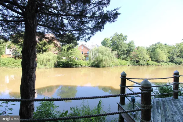 $2,100 | 3150 Anchorway Court, Unit E, Falls Church, VA 22042