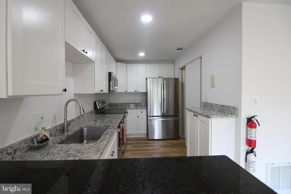 $2,100 | 3150 Anchorway Court, Unit E, Falls Church, VA 22042