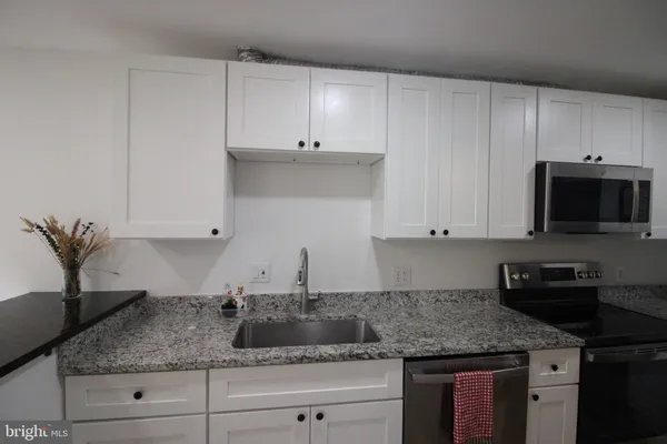 $2,100 | 3150 Anchorway Court, Unit E, Falls Church, VA 22042