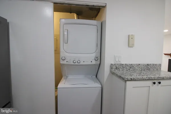 $2,100 | 3150 Anchorway Court, Unit E, Falls Church, VA 22042