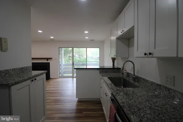 $2,100 | 3150 Anchorway Court, Unit E, Falls Church, VA 22042