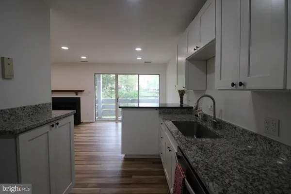 $2,100 | 3150 Anchorway Court, Unit E, Falls Church, VA 22042