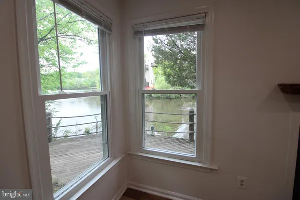 $2,100 | 3150 Anchorway Court, Unit E, Falls Church, VA 22042