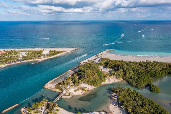 $989,000 | 102 Bonaire Lane, Jupiter, FL 33458