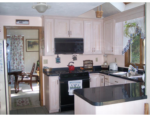 165 Hickory Road Wrentham, MA 02093 - Photo 5 of 8 Gallery Image 5