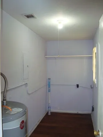 a view of utility room