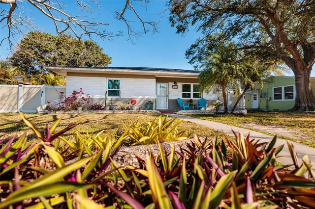 $459,000 | 7201 Grevilla Avenue South, South Pasadena, FL 33707