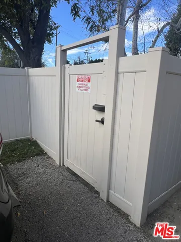 $565,000 | 19620 Roscoe Boulevard, Unit D, Northridge, CA 91324